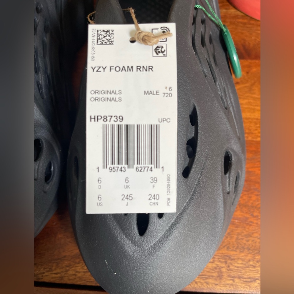 NIB Adidas Onyx (Black) Yeezy Foam Runners - Picture 4 of 7
